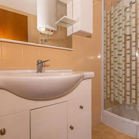 Apartment Frane