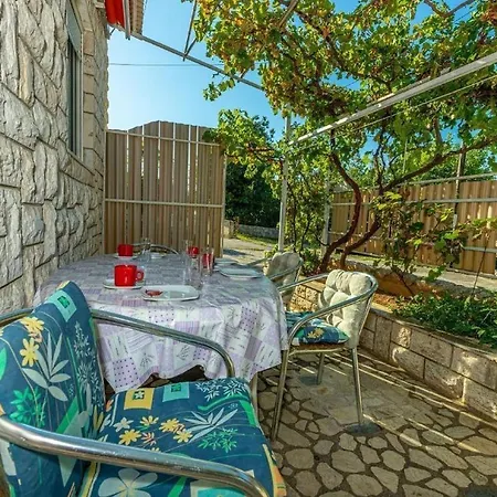 Apartment Frane